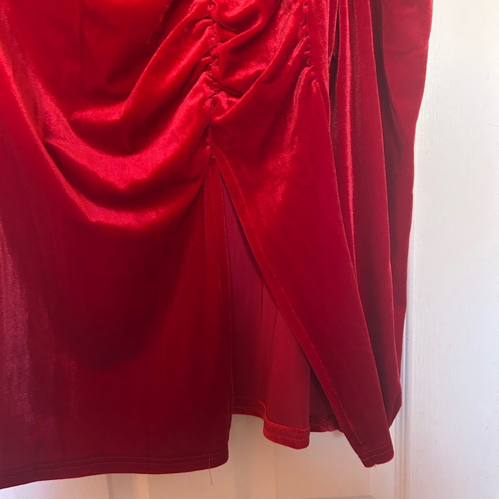 NWOT SHEIN 2 piece velour skirt set - Picture 7 of 9